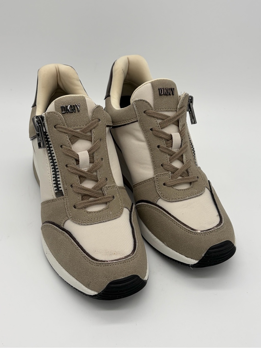 DKNY Kaden Pebble Taupe Lace-Up Zip Wedge Sneakers - Size 7M New